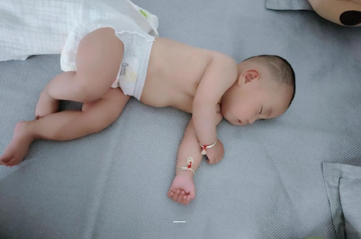 三亚四个月宝宝12斤 三亚四个月宝宝12斤